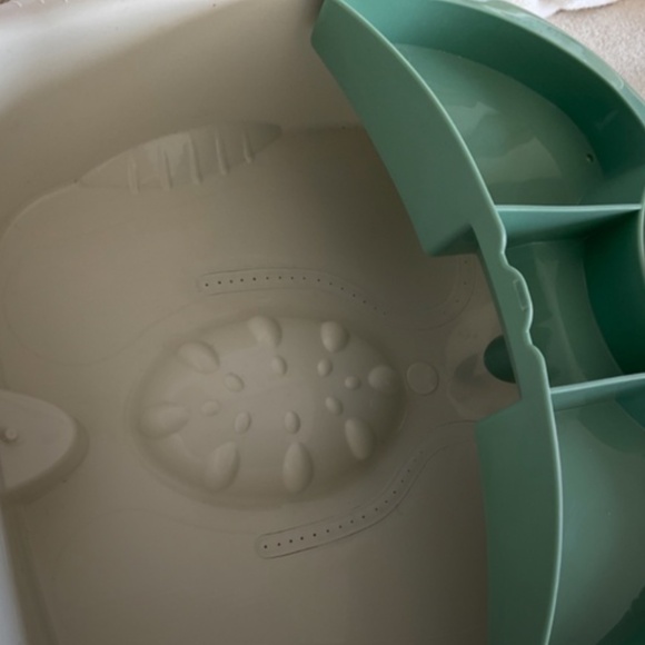 Green and White Foot Spa - Picture 3 of 7